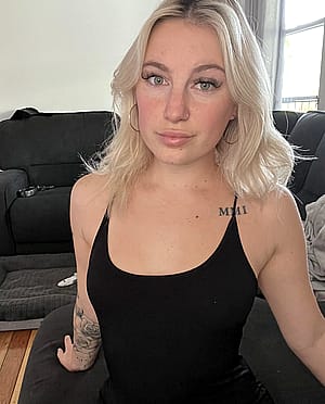 am I pretty enough to steal a date? Let me know what you think'