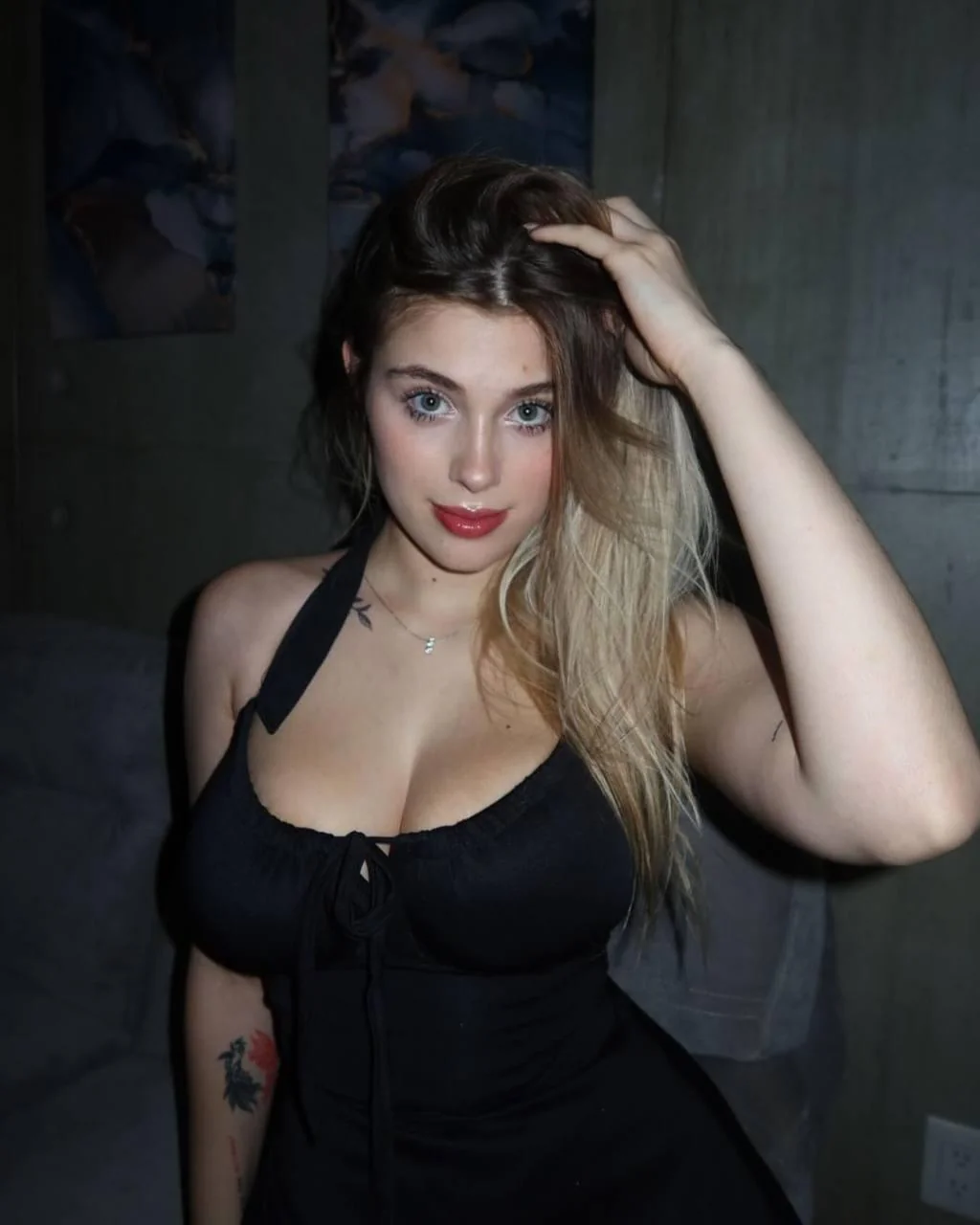 Am I a hottie or nah? picture 1 of 1