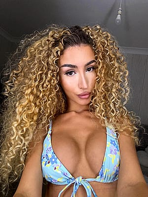 Your fav girl next door..'