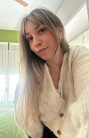 Just curious... am I pretty enough to steal a date? Let me know what you think'