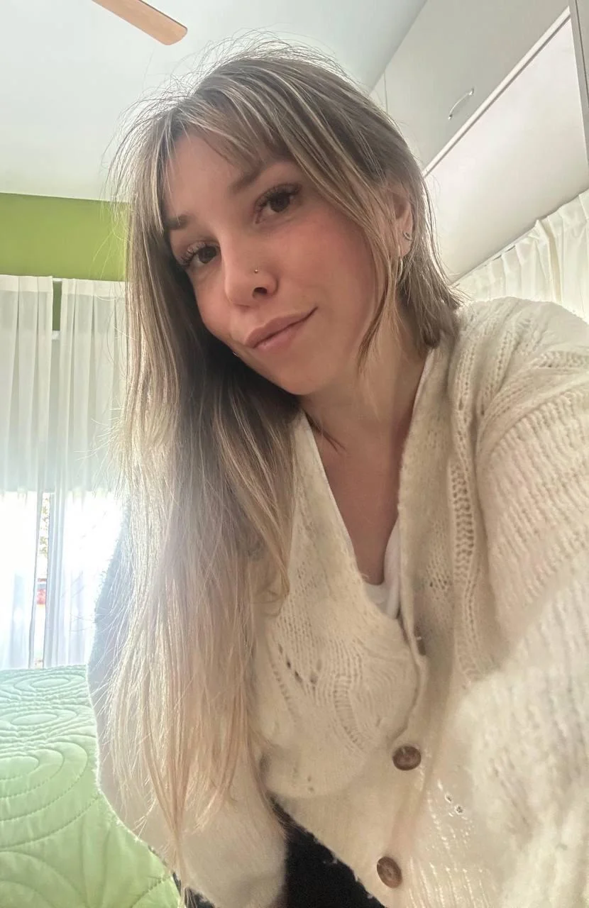 Just curious... am I pretty enough to steal a date? Let me know what you think picture 1 of 1