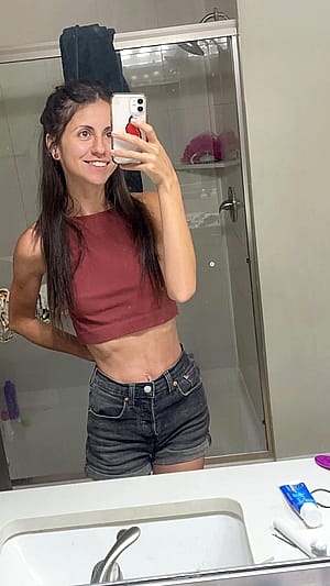 am i hot? it’s my bday say yes 28f'