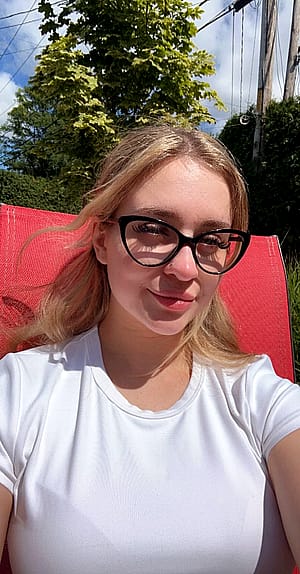 I really think that I look best in white clothes'