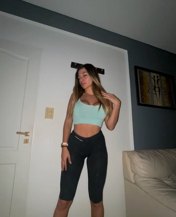 Am I sexy in my gym outfit? picture 1 of 1