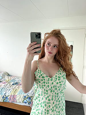 Do you like redhead with no make up'