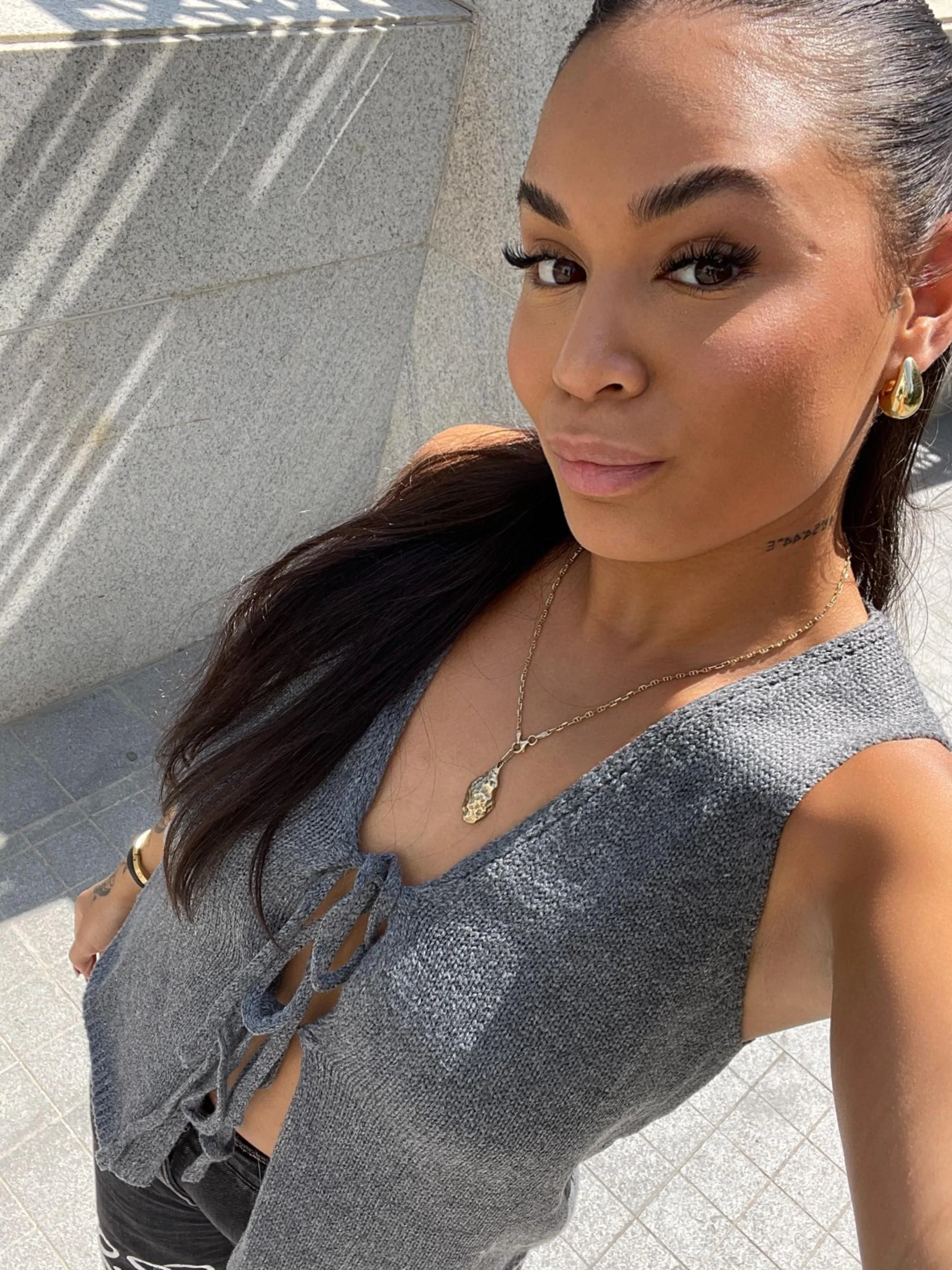 Radiating hotness and loving every moment. picture 1 of 1