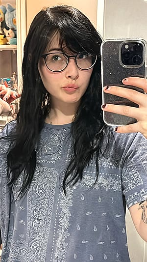 No makeup am I still hot? F23'