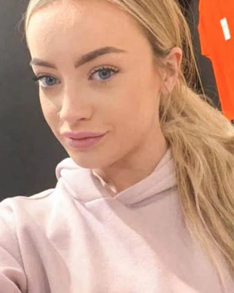 your dream girl next door😉 picture 1 of 1
